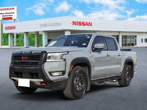 Used 2025 Nissan Frontier Pro-X image 2