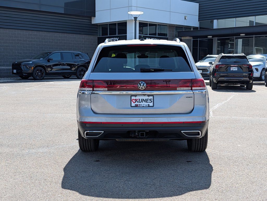 Used 2025 Volkswagen Atlas SE AWD/4WD image 9