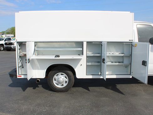 Used 2023 Ford E-350 and Econoline 350 Super Duty w/ Power Windows & Locks Group RWD image 9