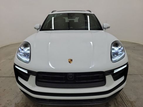 Used 2025 Porsche Macan image 2