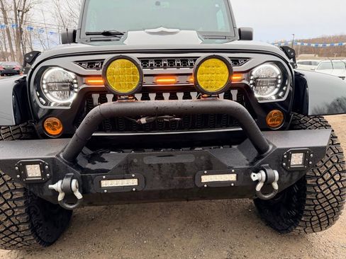 Used 2013 Jeep Wrangler Unlimited Sahara image 9