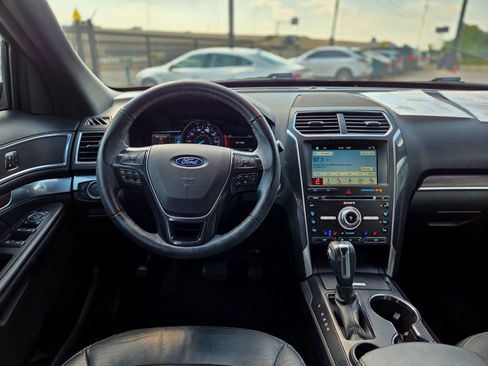 Used 2018 Ford Explorer Limited image 9
