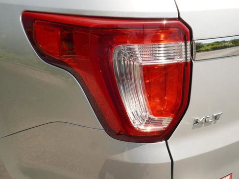 Used 2019 Ford Explorer XLT FWD image 34