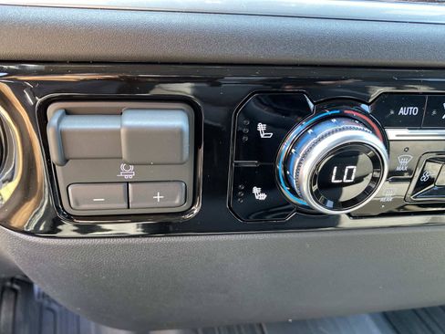 Used 2026 GMC Sierra 1500 SLE AWD/4WD image 13