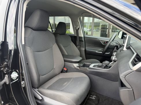 Used 2025 Toyota RAV4 LE image 21