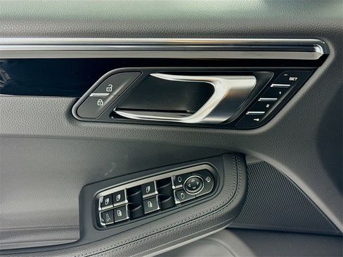 New 2026 Porsche Macan image 11