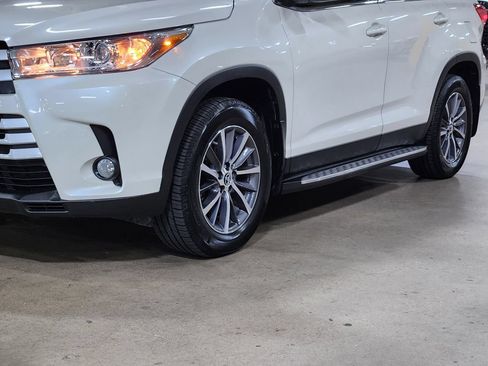 Used 2019 Toyota Highlander XLE FWD image 17