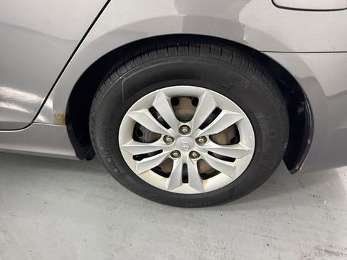 Used 2011 Hyundai Sonata GLS FWD image 5