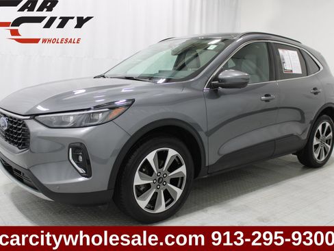 Used 2023 Ford Escape Platinum AWD/4WD image 1