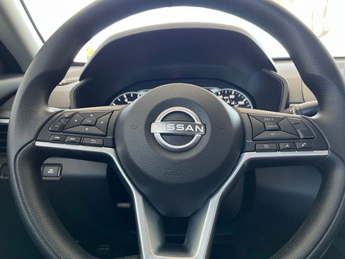 Used 2025 Nissan Altima 2.5 SV FWD image 29