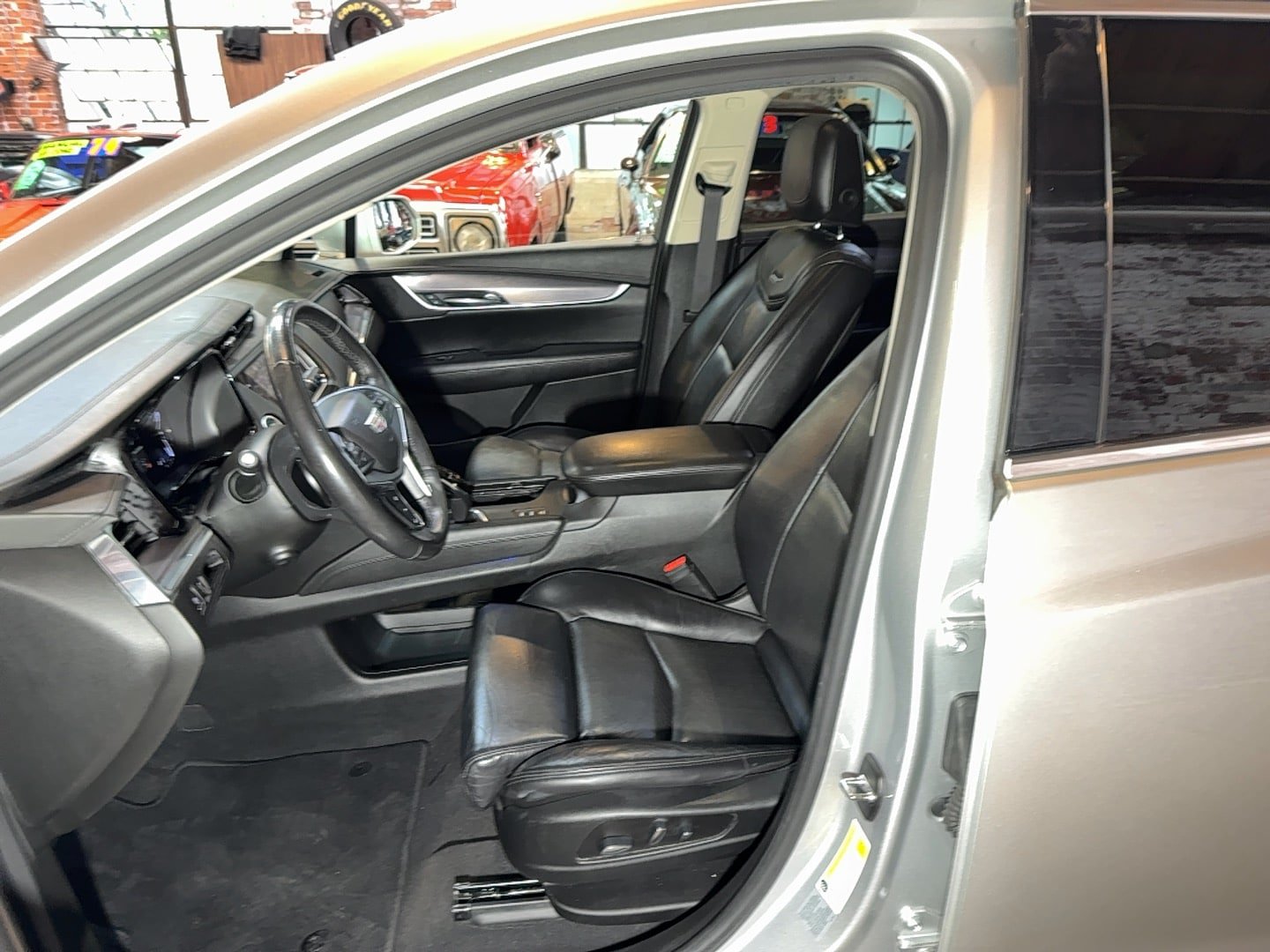 Used 2017 Cadillac XT5 Luxury w/ Driver Awareness Package AWD/4WD image 13