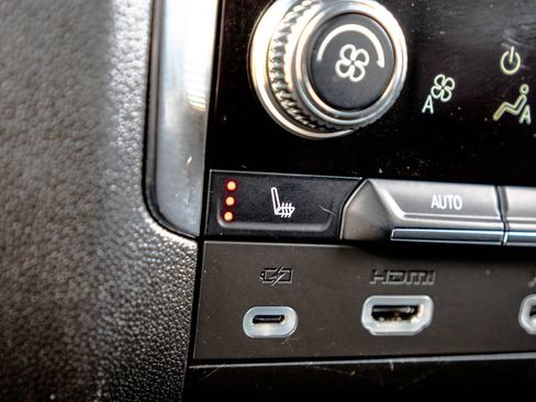 Used 2023 GMC Yukon Denali AWD/4WD image 44
