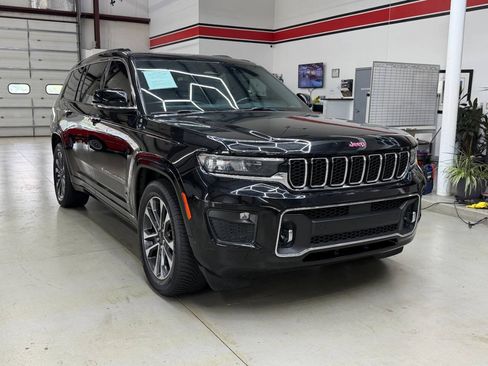 Used 2016 Jeep Wrangler Unlimited Sahara w/ Trailer Tow Group AWD/4WD image 1