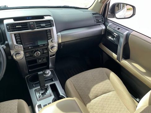 Used 2020 Toyota 4Runner SR5 AWD/4WD image 10