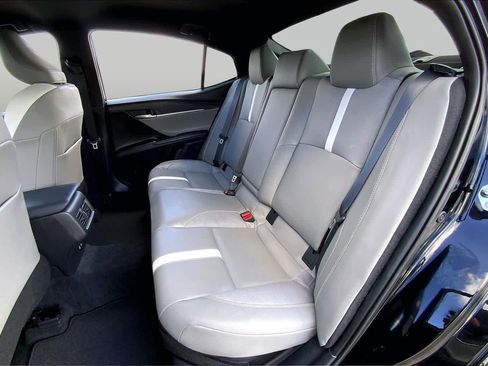 Used 2025 Toyota Camry SE w/ Convenience Package FWD image 20