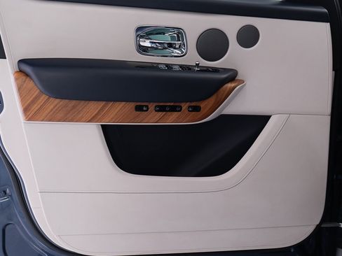 Certified 2020 Rolls-Royce Cullinan image 12