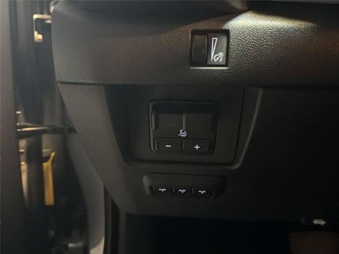 Used 2024 GMC Canyon AT4X AWD/4WD image 13