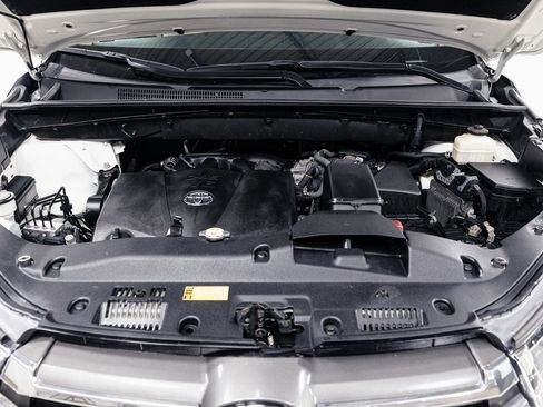 Used 2018 Toyota Highlander Limited image 30