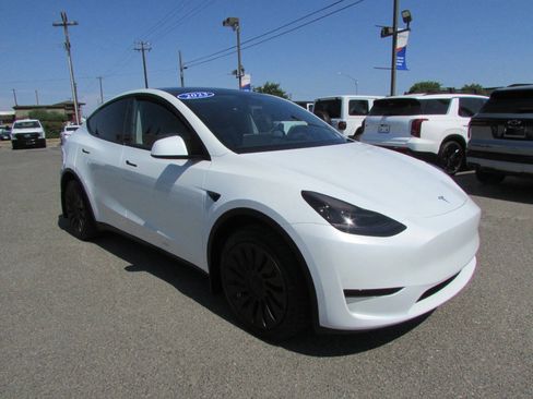 Used 2023 Tesla Model Y Long Range AWD/4WD image 2