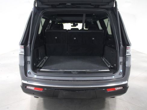 Used 2023 Jeep Grand Wagoneer L Series II image 16