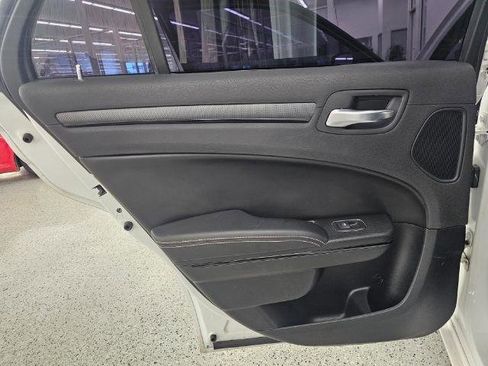 Used 2015 Chrysler 300 S image 28