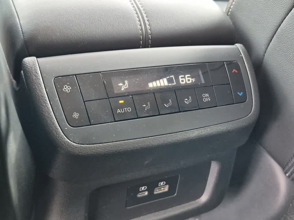 Used 2024 Nissan Pathfinder SL w/ Black Appearance Package AWD/4WD image 8