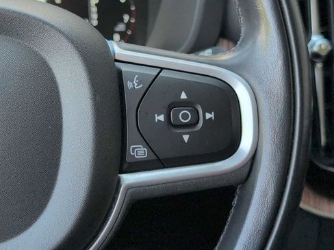 Used 2021 Volvo XC60 T6 Momentum w/ Premium Package AWD/4WD image 24