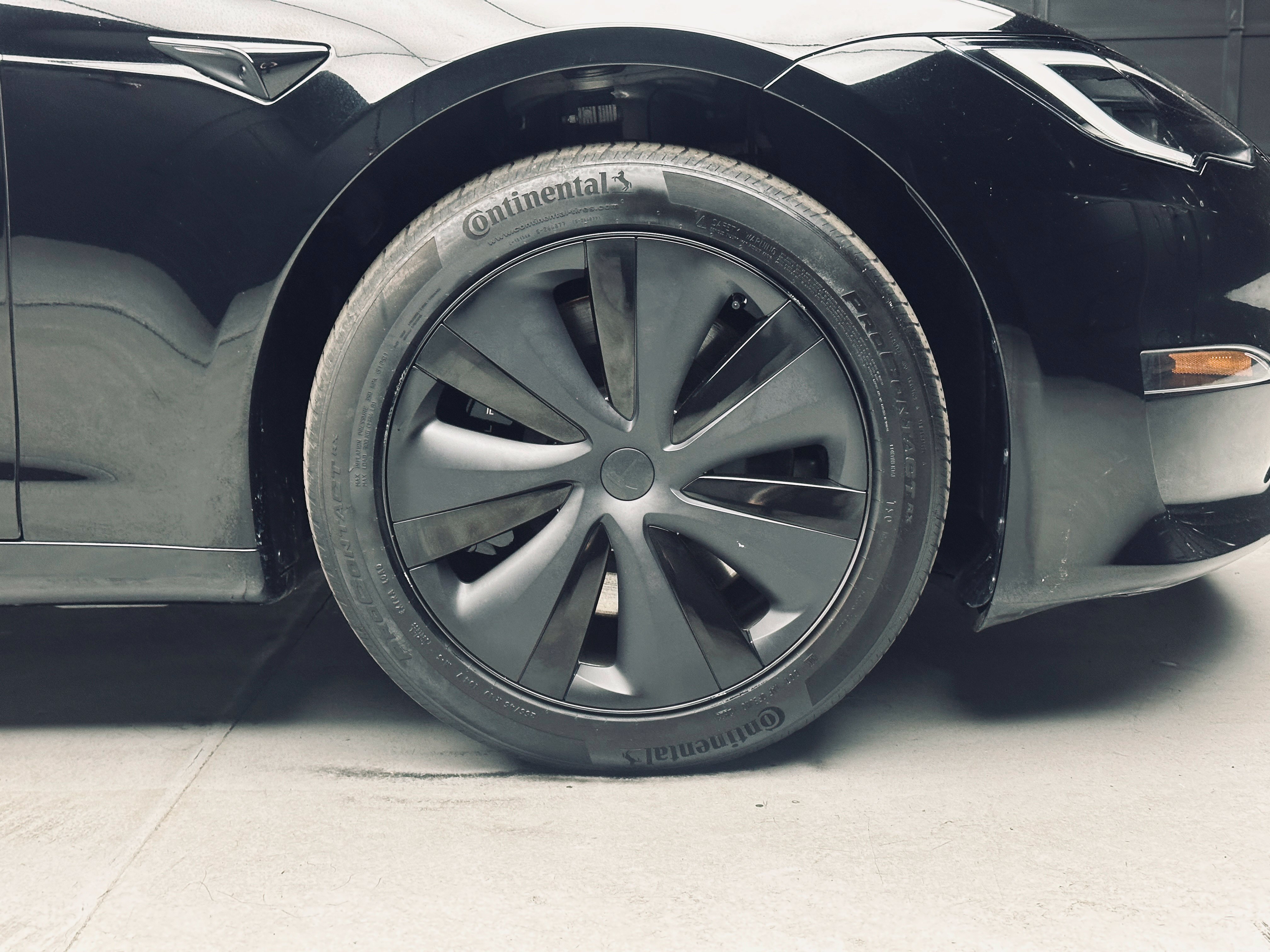Used 2024 Tesla Model S AWD/4WD image 32