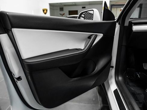Used 2022 Tesla Model Y Performance AWD/4WD image 36