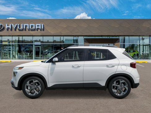 Certified 2025 Hyundai Venue SEL FWD image 3