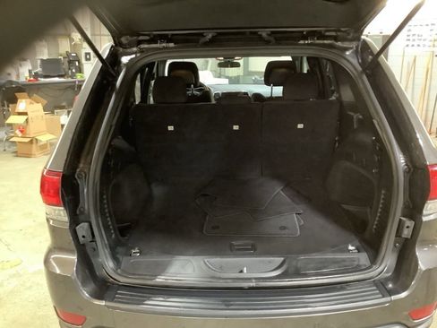 Used 2021 Jeep Grand Cherokee Laredo image 16