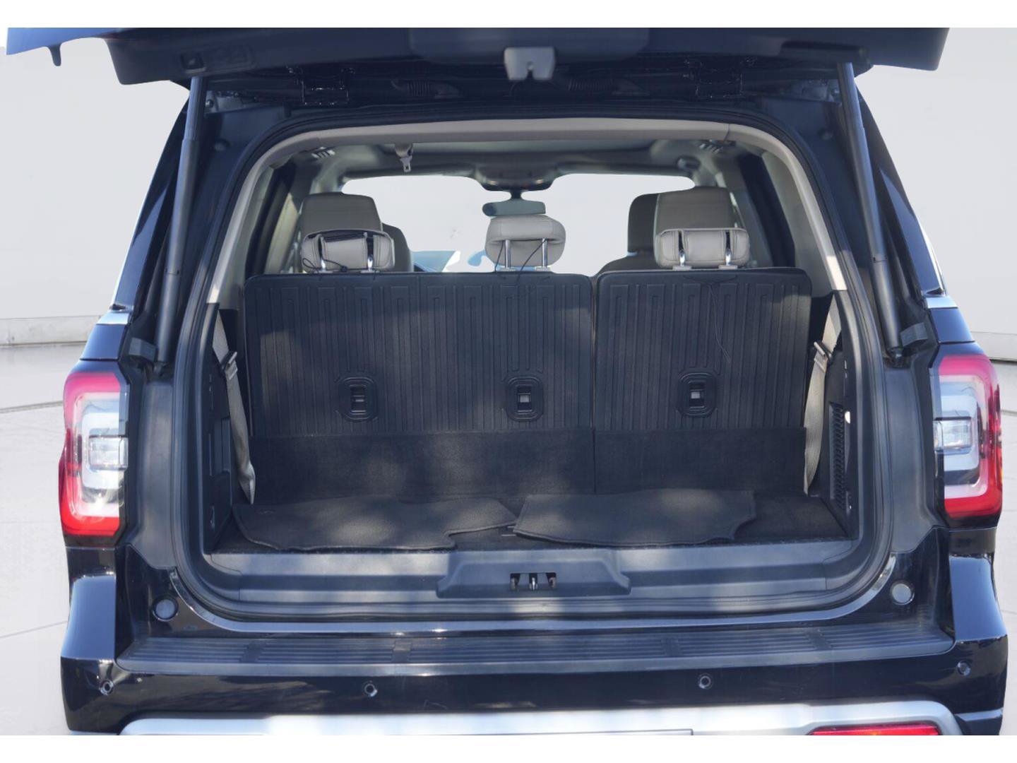 Used 2023 Ford Expedition Limited AWD/4WD image 34