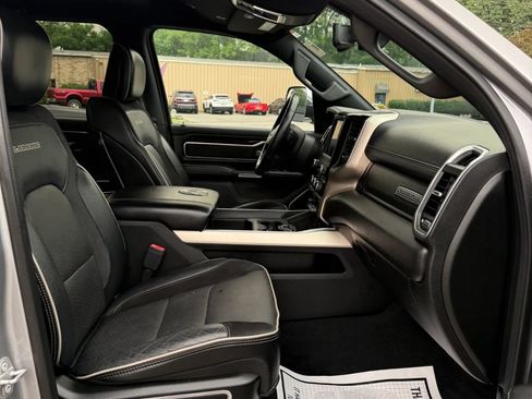 Used 2019 RAM 1500 Laramie w/ Sport Appearance Package AWD/4WD image 17