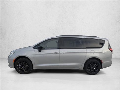 New 2026 Chrysler Pacifica Limited w/ S Appearance Package AWD/4WD image 5