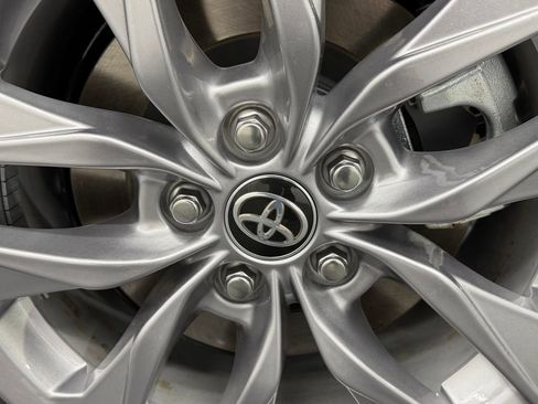 Used 2026 Toyota Sienna XLE FWD image 18