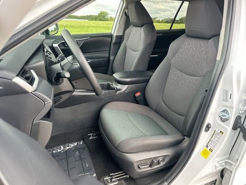 Used 2024 Toyota RAV4 XLE image 11