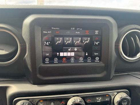 Used 2020 Jeep Wrangler Unlimited Rubicon w/ Quick Order Package 28Y Recon AWD/4WD image 15