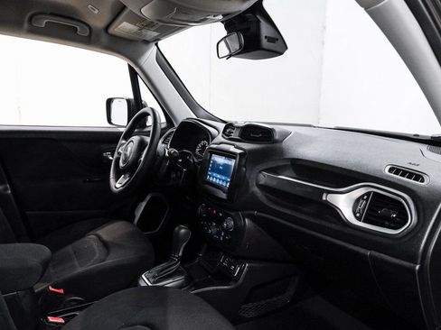 Used 2018 Jeep Renegade Latitude image 18