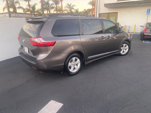 Used 2020 Toyota Sienna LE image 21