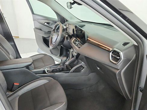 Used 2025 Chevrolet TrailBlazer LT FWD image 18