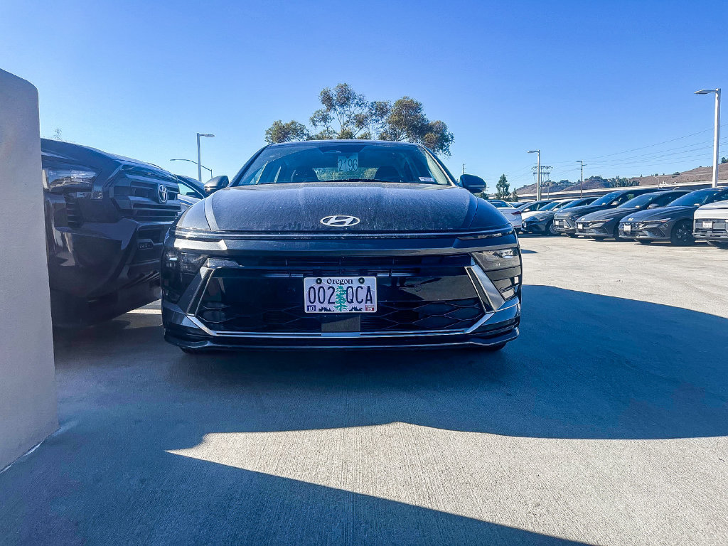 Used 2025 Hyundai Sonata SEL FWD image 2