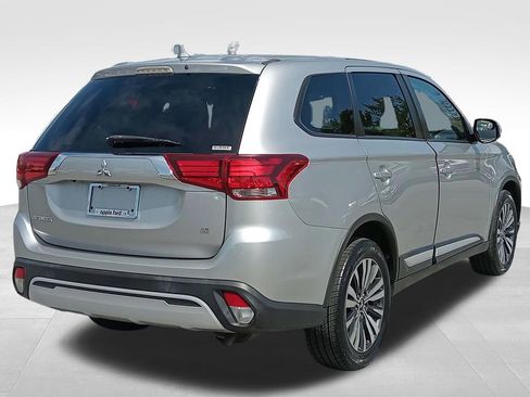 Used 2020 Mitsubishi Outlander SE image 3