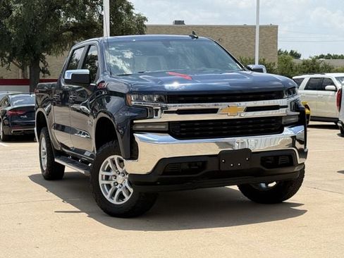 Used 2019 Chevrolet Silverado 1500 LT w/ Texas Edition AWD/4WD image 2