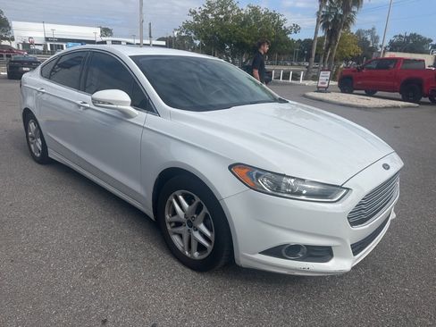 Used 2014 Ford Fusion SE w/ Equipment Group 202A image 1