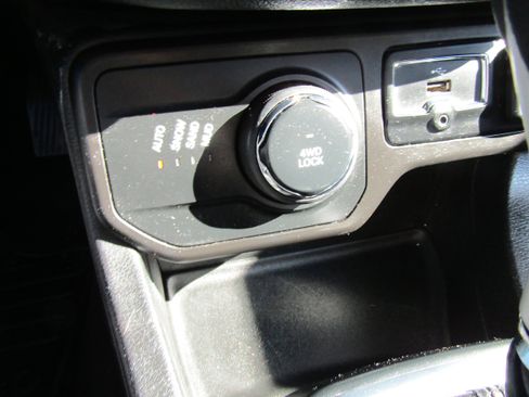 Used 2019 Jeep Renegade Latitude w/ UConnect 8.4 Nav Group image 21