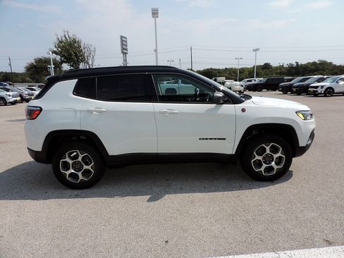 Used 2022 Jeep Compass Trailhawk w/ Trailhawk Convenience Group AWD/4WD image 4