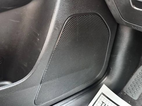 Used 2019 Jeep Cherokee Latitude w/ Popular Appearance Group FWD image 19