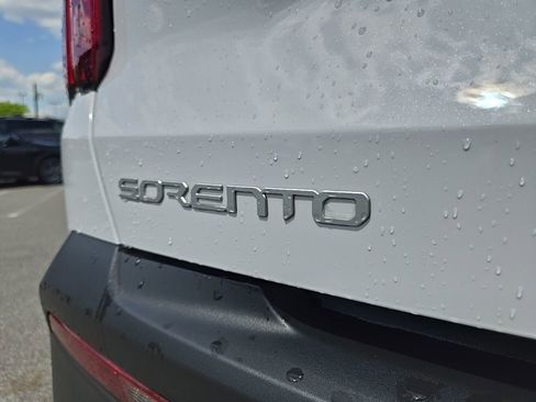 Used 2023 Kia Sorento LX AWD/4WD image 5