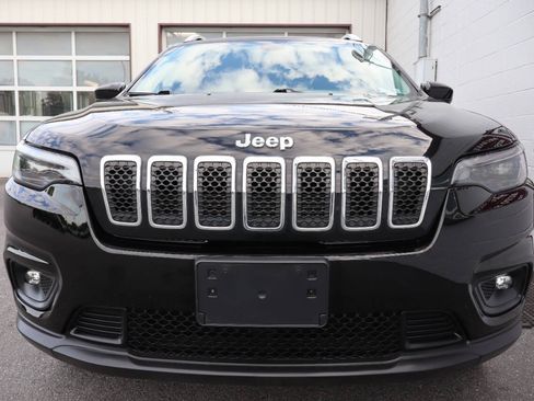 Used 2019 Jeep Cherokee Latitude w/ Popular Appearance Group AWD/4WD image 2
