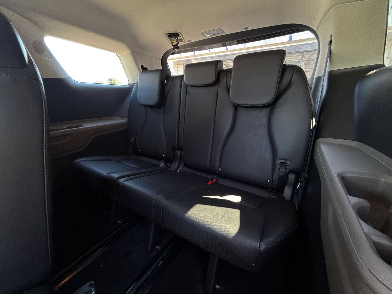 Used 2026 Kia Carnival FWD image 30